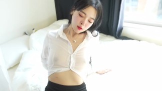 Potěšení mé šťavnaté korejské kundičky. Bohužel je to škádlení. Přijďte na můj OnlyFans
