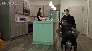 Ruiva Cheating furtivamente recebe uso gratuito do marido de sua amiga