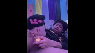 Tiener FTM puppyjongen met een poesje kan niet stoppen met edgen (rozenspeeltje & glazen dildo)