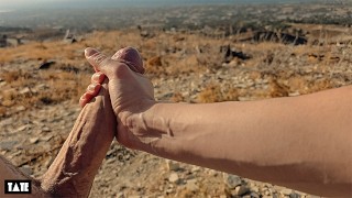 Amateur Voyeure wandern nackt und bekommen einen Blowjob mit riesigem Cumshot - Little Arden