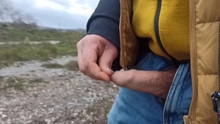 Jemand kann mich sehen! Sperma und pinkeln im Freien