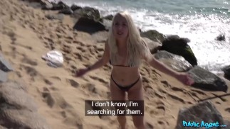Public Agent PEŁNE WIDEO - Blonde plaża laska w bikini ma ryzykowny seks w miejscach publicznych