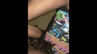 トランスジェンダーの女の子が猫のステップシスターの小便とCums Heavy Loads