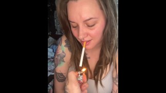 Couple amateur avec fétiche fumant - Bf se branle - Vidéo complète sur OF
