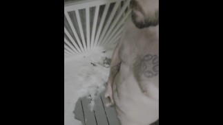 Cumming desnudo en mi porche delantero en medio de la noche