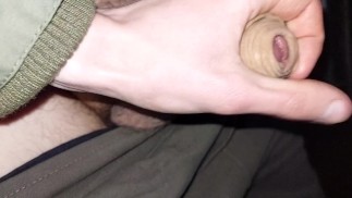 Młody twink publiczny nagi rejs po plaży zamienił się w dłoń pełną spermy w samochodzie