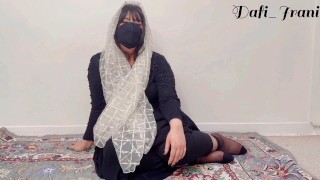 Moslim hijabi stap geeft me footjob en ik laat haar orgasme