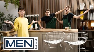 MEN - Sam ledger demande à Barista Joey Mills quelque chose Hot et crémeux alors il se fait éjaculer sur tout le corps