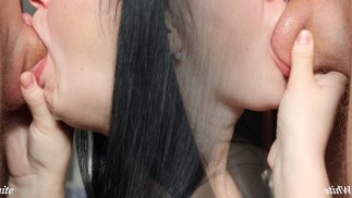 Hot Brunetka Love jej gardło. Zamknij głębokie gardło połknąć.