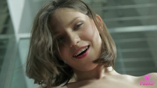 Andyのシャワー提出、彼女のToyとGスポットファック!