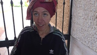 une pute de rue turque donne une branlette gratuite à un touriste américain