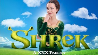 Rissa May como la Princess de Shrek Fiona explora su nuevo cuerpo y la nueva sensación que tiene