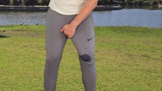 Gran polla monstruosa en pantalones de sudor grises cumhot