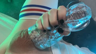 Cute femboy brinca com um fleshlight