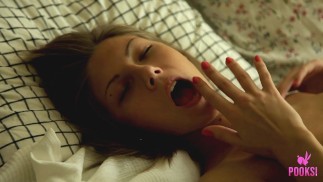A ascensão raunchy de Roxana U e Shine, buceta pequena esfregada crua!