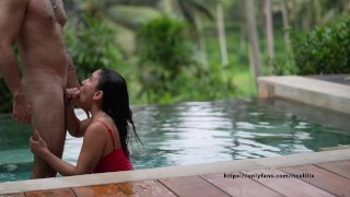 WE WAREN OP VAKANTIE IN BALI EN IK GENOOT VAN HAAR NEUKEN IN HET OPENBAAR