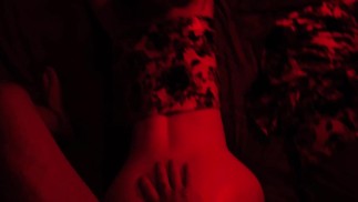 POV Heißer Home-Sex mit einer sexy Rothaarigen mit Brille – Rotes Licht Leidenschaft
