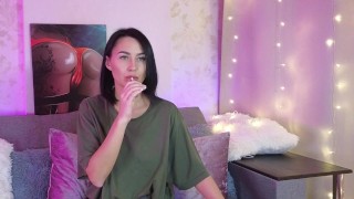 Russische Angel verkent hentai fantasieën