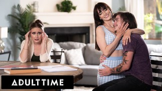 ADULT TIME - MILF Lexi Luna pomaga pasierbowi skupić się dzięki darmowemu ruchaniu cipki podczas nauki!