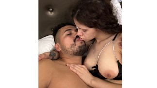 Comenzamos a besarnos y grabarnos mientras tendremos sexo