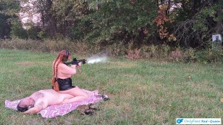 Hardcore Stress Shooting Exercise On Range Day - рыжая деревенская девушка с ружьем трахается и стреляет