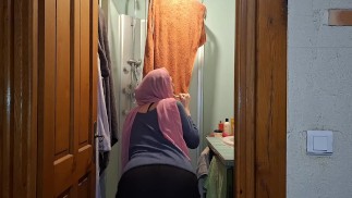 Estudiante musulmana twerking con su velo