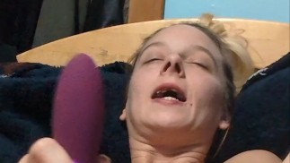 Masturbation avec clip réaction du vibromasseur