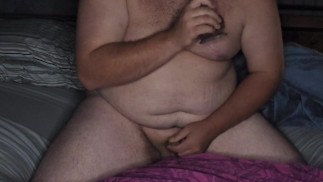 Mec potelé enculé par un gros gode
