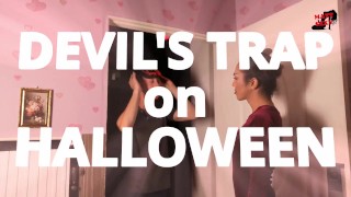 Guy je podvedena a hardcore léčena transsexuálním ďáblem na Halloween