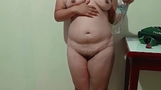 Putain de petite amie inexpérimentée puis finir dans la bouche d’une milf mature de 70 ans