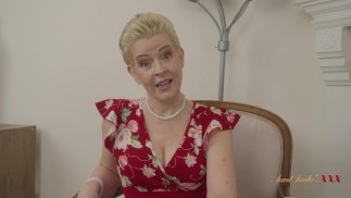 Aunt Judy's XXX - Deine geile reife Stieftante Bobbi Shay will vor dem Schlafengehen spielen (POV)