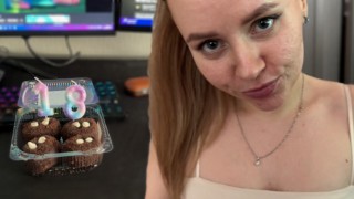 Mi madrastra me dio el mejor regalo de mi vida por mi cumpleaños 18, amateur con hablar