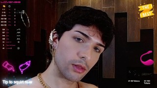 Quiero tu semen sobre mi cara esta noche y que frotemos nuestras pollas