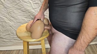 Diese Fickpuppe hielt Drew nach dem Abspritzen am Laufen