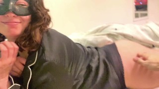 Let's try anal POV vierge Anal se met un plug et baise pour la première fois pas le cul (extrait)