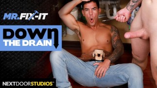 セクシーなMr.Fix It Flip Fucks Bubble Buttジョック-NextDoorStudios