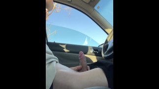 parque de cruzeiro, tocando meu pau no carro estacionado na rua