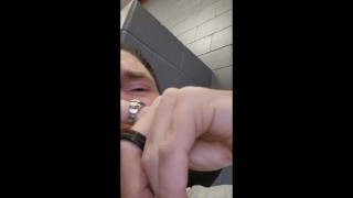 Kevy 69 Jsem praštěný a orgasmus na veřejnosti