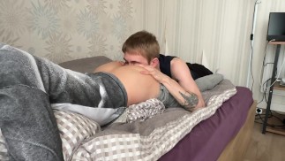глубокая глотка минет ,выебал тугое очко милого твинка  с большим членом часть 2