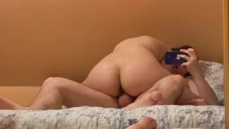 Je veux sucer mon petit ami pour que je puisse monter sa bite dure après - pipe, cowgirl et éjaculation
