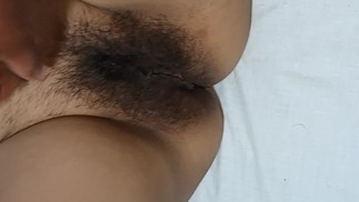 VIENDO la vagina peluda de mi madrastra culona, me fascina su vagina