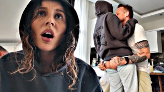 継父はクラスをスキップするためにアナルで彼女を罰しました!