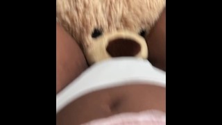 Black babe fode urso Teddy