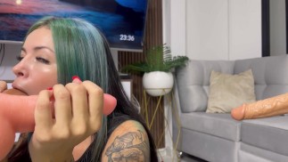 Latina cachonda hace un ganbang con sus dildos - Anitta Miller