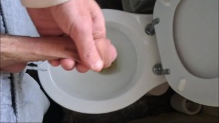 Ma compilation de pipi dans les toilettes