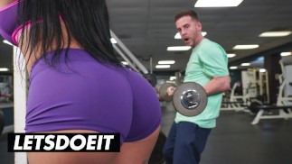 Entraînement anal avec de grosses bites avec des Serena Santos, des Jennifer Mendez et plus