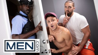 MEN - Chuck Conrad wchodzi, podczas gdy Enzo Muller pieprzy się z Toy więc przejmuje kontrolę