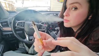 POV Primera cita fumar cigarrillos coche mamada
