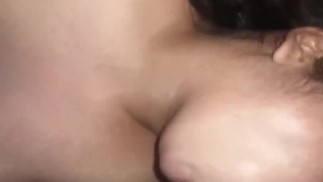 Esposa putita juega con dildo y chupa verga