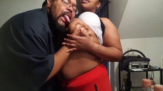« TIREZ CES GROS SEINS BAVEUX ET LAISSEZ-MOI LES SUCER CHIENNE ! »